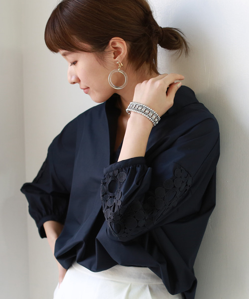 REAL CUBE（リアルキューブ）の「REAL CUBE ラウンドレーススリーブスキッパーシャツ（シャツ/ブラウス・レディース・ダークネイビー/ホワイト/ネイビー・38/40）」の3枚目の写真