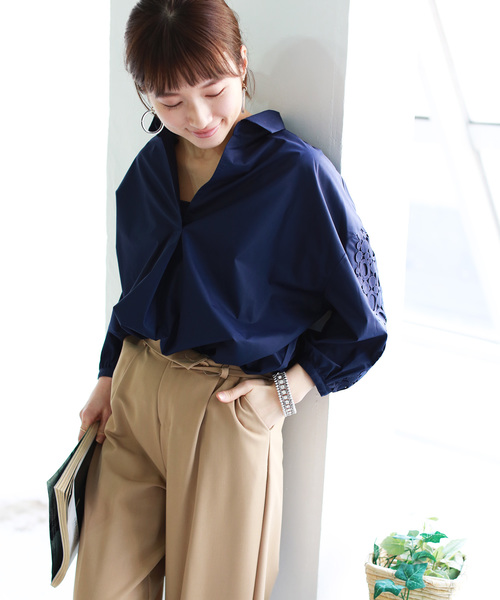 REAL CUBE（リアルキューブ）の「REAL CUBE ラウンドレーススリーブスキッパーシャツ（シャツ/ブラウス・レディース・ダークネイビー/ホワイト/ネイビー・38/40）」の4枚目の写真