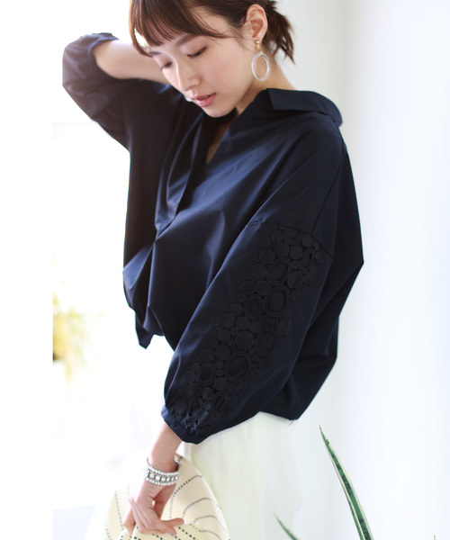 REAL CUBE（リアルキューブ）の「REAL CUBE ラウンドレーススリーブスキッパーシャツ（シャツ/ブラウス・レディース・ダークネイビー/ホワイト/ネイビー・38/40）」の9枚目の写真