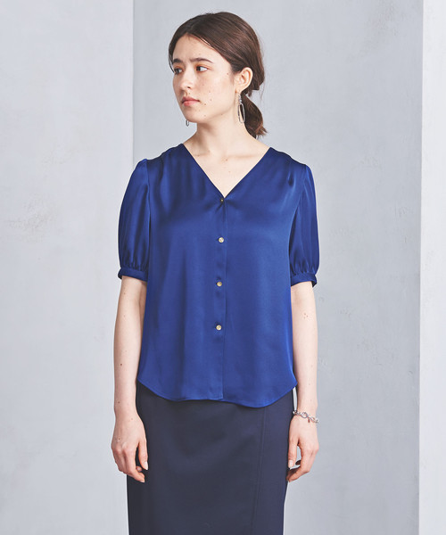 UNITED ARROWS（ユナイテッドアローズ）の「UBCS メタルボタン Vネック パフスリーブブラウス（シャツ/ブラウス・レディース・ベージュ/ロイヤルブルー/オフホワイト/ブラック/オリーブ/ナチュラル・36/38）」の6枚目の写真