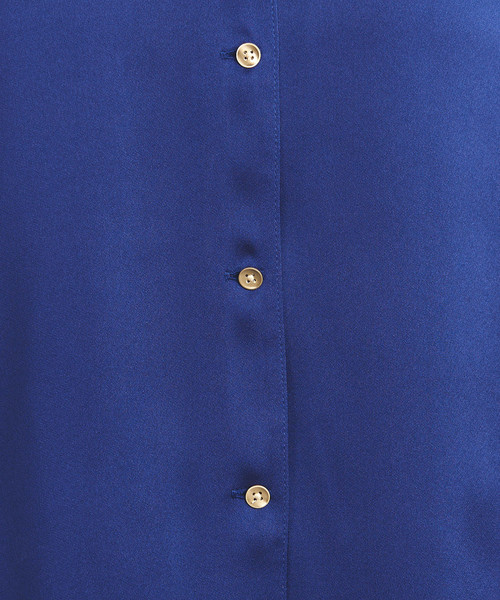 UNITED ARROWS（ユナイテッドアローズ）の「UBCS メタルボタン Vネック パフスリーブブラウス（シャツ/ブラウス・レディース・ベージュ/ロイヤルブルー/オフホワイト/ブラック/オリーブ/ナチュラル・36/38）」の15枚目の写真