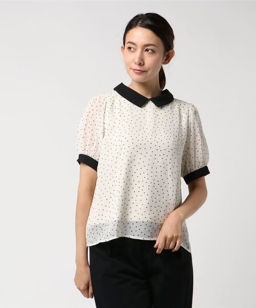 earth music&ecology（アースミュージックアンドエコロジー）の「・フラワープリントシャツ衿プルオーバー（シャツ/ブラウス・レディース・ベージュ系その他3/ブラック/アイボリー/ブルー系その他・FREE）」の2枚目の写真