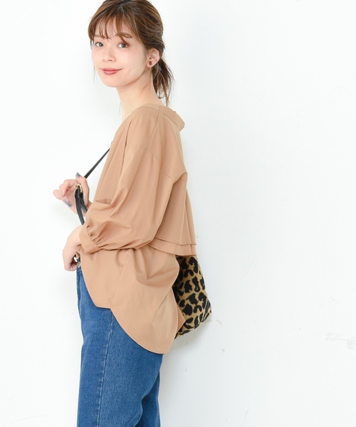 natural couture（ナチュラルクチュール）の「バックフリルシャツブラウス（シャツ/ブラウス・レディース・オフホワイト/その他1/その他2/キャメル・FREE）」の2枚目の写真