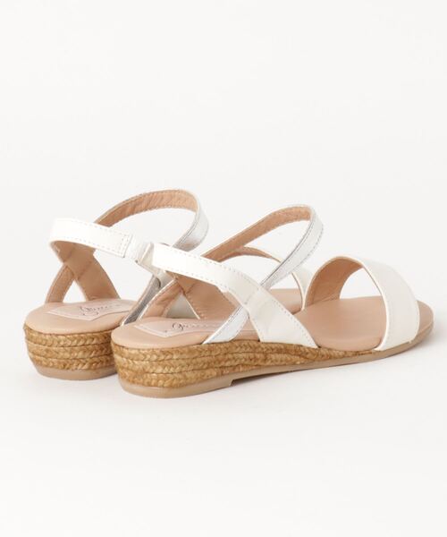 GAIMO(ガイモ)の「バイカラーストラップサンダル(サンダル・レディース・ホワイト/ブラック/ベージュ/ネイビー/ピンク/イエロー/ライトパープル/パイソン・38/39/35/36/37)」の13枚目の写真