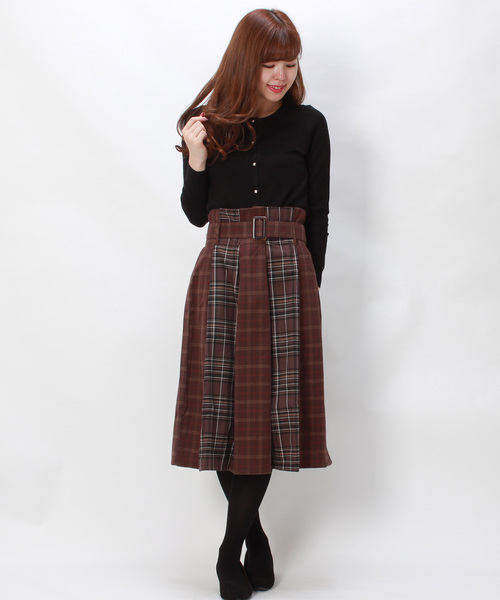 ASTORIA ODIER(アストリアオディール)の「【抗ピリング加工】パールボタンカーディガン(カーディガン/ボレロ・レディース・ホワイト/チャコールグレー/ブラック/ネイビー/ワインレッド/ラベンダー・SMALL/MEDIUM/LARGE)」の12枚目の写真