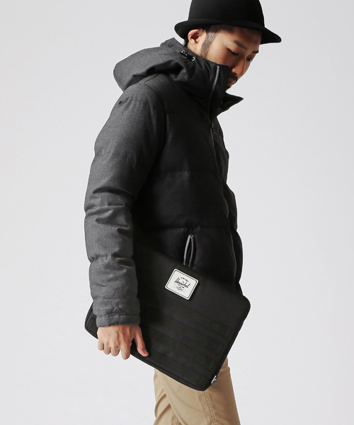 BEAMS（ビームス）の「Herschel×BEAMS / 別注 “GOLDMANS”（クラッチバッグ・メンズ・ブラック/アーミー/ネイビー・ONE SIZE）」の21枚目の写真