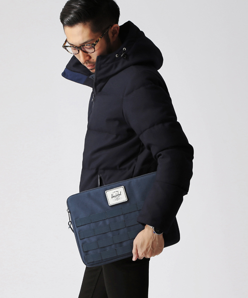 BEAMS（ビームス）の「Herschel×BEAMS / 別注 “GOLDMANS”（クラッチバッグ・メンズ・ブラック/アーミー/ネイビー・ONE SIZE）」の20枚目の写真