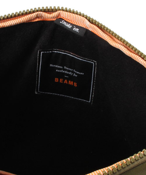BEAMS（ビームス）の「Herschel×BEAMS / 別注 “GOLDMANS”（クラッチバッグ・メンズ・ブラック/アーミー/ネイビー・ONE SIZE）」の4枚目の写真