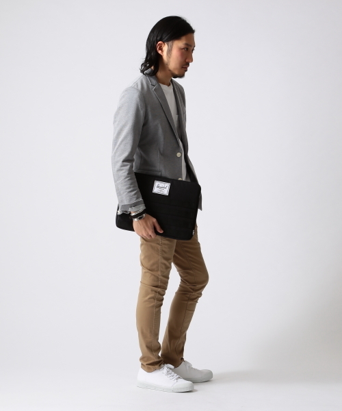 BEAMS（ビームス）の「Herschel×BEAMS / 別注 “GOLDMANS”（クラッチバッグ・メンズ・ブラック/アーミー/ネイビー・ONE SIZE）」の11枚目の写真