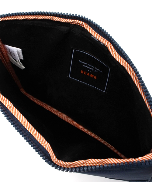 BEAMS（ビームス）の「Herschel×BEAMS / 別注 “GOLDMANS”（クラッチバッグ・メンズ・ブラック/アーミー/ネイビー・ONE SIZE）」の22枚目の写真