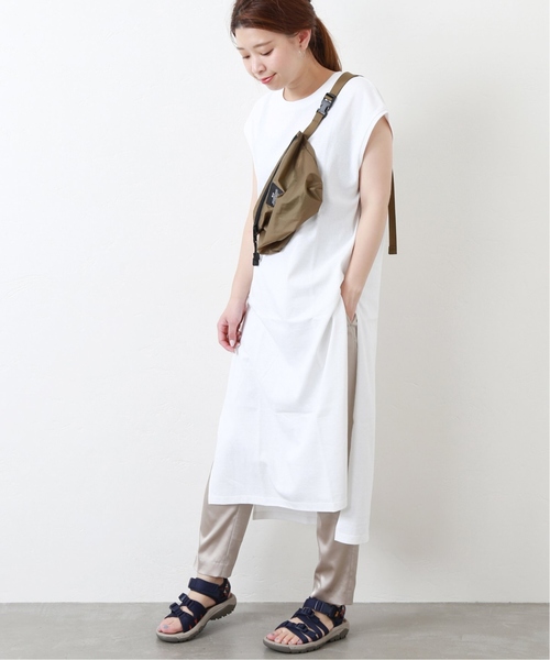 JOURNAL STANDARD（ジャーナルスタンダード）の「シングルジャージー クルーネックノースリーブスリットロングワンピース◆2（ワンピース・レディース・ホワイト/ブラック/ブラウン/ワインレッド・FREE）」の2枚目の写真