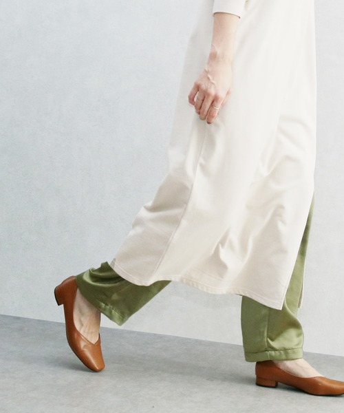 reca(レカ)の「サテンタックパンツ(その他パンツ・レディース・ベージュ/カーキ/ラベンダー・M)」の2枚目の写真