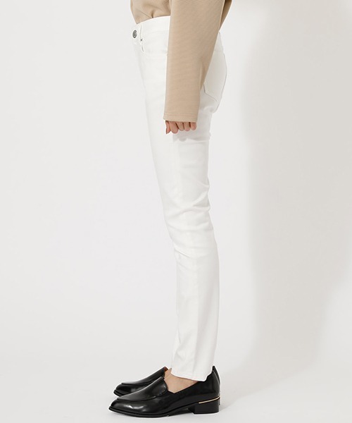 AZUL by moussy（アズールバイマウジー）の「STRETCH COLOR SKINNY/ストレッチカラースキニー（その他パンツ・レディース・オフホワイト/ブラック・MEDIUM/LARGE/SMALL/X-SMALL）」の6枚目の写真