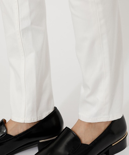 AZUL by moussy（アズールバイマウジー）の「STRETCH COLOR SKINNY/ストレッチカラースキニー（その他パンツ・レディース・オフホワイト/ブラック・MEDIUM/LARGE/SMALL/X-SMALL）」の10枚目の写真