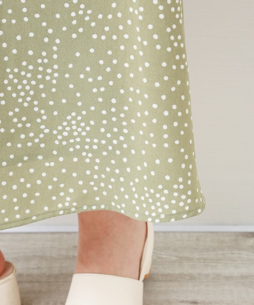 CHARM BERRY TIC（チャームベリーチック）の「ランダムドットフレアスカート（スカート・レディース・オフホワイト/ブルー/ミント/ブラック・M/L）」の14枚目の写真