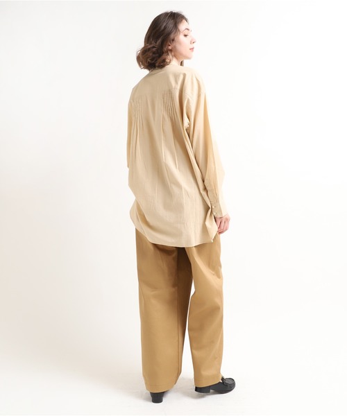 RNA-N（アールエヌエーエヌ）の「B2579 スタンドカラーオーバーシャツ（シャツ/ブラウス・レディース・オフホワイト/ベージュ/スミクロ・MEDIUM）」の12枚目の写真