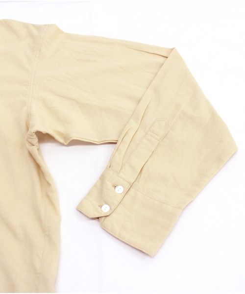 RNA-N（アールエヌエーエヌ）の「B2579 スタンドカラーオーバーシャツ（シャツ/ブラウス・レディース・オフホワイト/ベージュ/スミクロ・MEDIUM）」の5枚目の写真