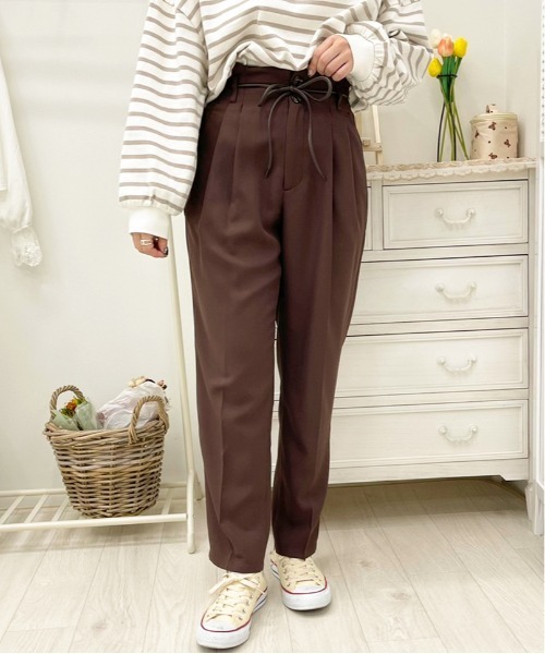 apres jour（アプレジュール）の「MILKテーパードパンツ【ZOZOTOWN限定アイテム】（その他パンツ・レディース・アイボリー/ミント/ブルー系その他/ブラック/その他/ラベンダー/オレンジ系その他/ダークブラウン/モカ・SMALL/X-LARGE/MEDIUM）」の4枚目の写真