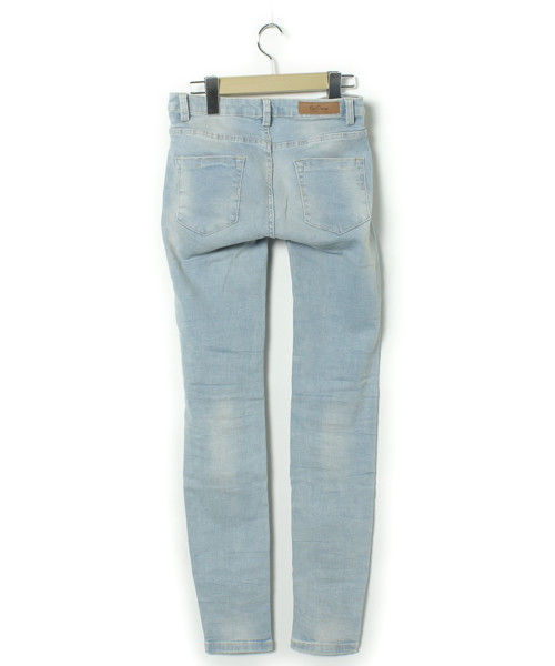 ZARA（ザラ）の「加工スキニーデニムパンツ（デニムパンツ・レディース・ブルー・2）」の2枚目の写真