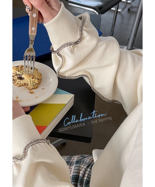 SONA（ソナ）の「3rd Spring×SONYUNARAコラボ ステッチゆるフィットTシャツ（Tシャツ/カットソー・レディース・ホワイト/チャコールグレー/ブラック/クリーム・FREE）」の6枚目の写真