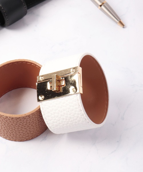 Ree&Mee（リーアンドミー）の「Ree＆Mee ブレスレット バングル ゴールド バックル ブレス アクセサリー（ブレスレット・メンズ・ホワイト/ブラック/ベージュ/ベージュ系その他/ホワイト系その他・FREE）」の3枚目の写真