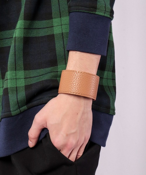 Ree&Mee（リーアンドミー）の「Ree＆Mee ブレスレット バングル ゴールド バックル ブレス アクセサリー（ブレスレット・メンズ・ホワイト/ブラック/ベージュ/ベージュ系その他/ホワイト系その他・FREE）」の9枚目の写真