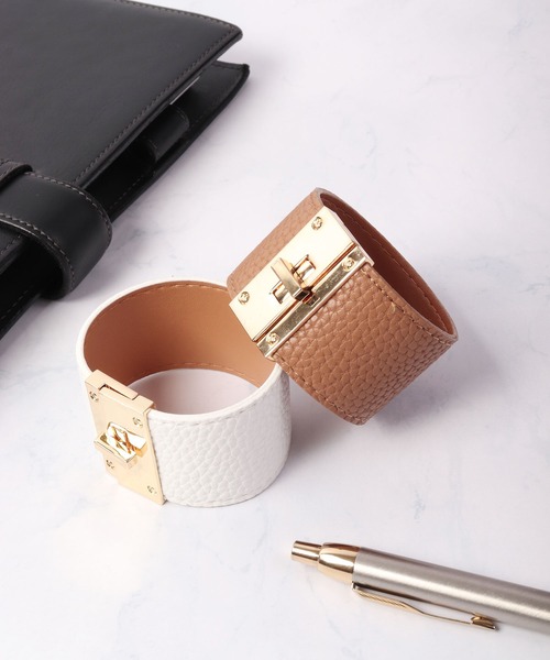 Ree&Mee（リーアンドミー）の「Ree＆Mee ブレスレット バングル ゴールド バックル ブレス アクセサリー（ブレスレット・メンズ・ホワイト/ブラック/ベージュ/ベージュ系その他/ホワイト系その他・FREE）」の17枚目の写真