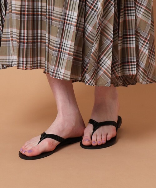 DRESSTERIOR(ドレステリア)の「◆【GINGER8月号/eclat・otonaMUSE5月号掲載】NICOLAS LAINAS(ニコラスライナス)フラットサンダル(サンダル・レディース・ブラック・50/80/70/60)」の8枚目の写真