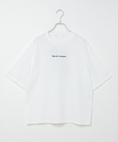 ikka(イッカ)の「タケウチアツシコラボアウトドアTシャツ LADIES(薪割り)(Tシャツ/カットソー・レディース・ベージュ/オフホワイト/ピンク・S/M/L/XL)」の4枚目の写真