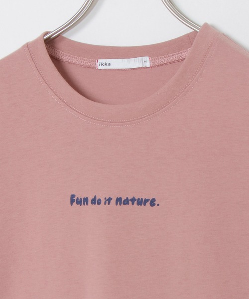 ikka(イッカ)の「タケウチアツシコラボアウトドアTシャツ LADIES(薪割り)(Tシャツ/カットソー・レディース・ベージュ/オフホワイト/ピンク・S/M/L/XL)」の9枚目の写真