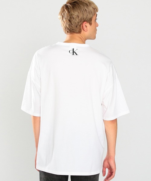 新しいカルバンクライン CK グラフィック Tシャツ セール】CK ONE グラフィック ロゴ ラウンジ Tシャツ（Tシャツ