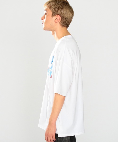 新しいカルバンクライン CK グラフィック Tシャツ 2点以上でさらに10%OFF】Tシャツ - グラフィックプリントクルー