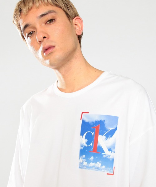 新しいカルバンクライン CK グラフィック Tシャツ セール】CK ONE グラフィック ロゴ ラウンジ Tシャツ（Tシャツ