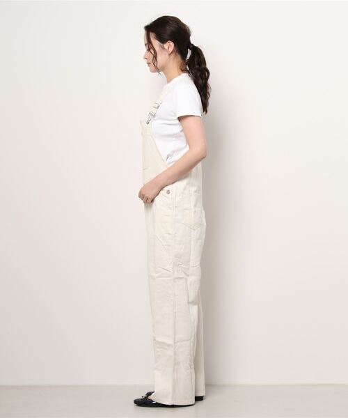 SPINNS（スピンズ）の「【ゆったりシルエット】ツイル配色ステッチオーバーオール（サロペット/オーバーオール・レディース・ホワイト/モカ/アイボリー/ブラック・ONESIZE）」の5枚目の写真