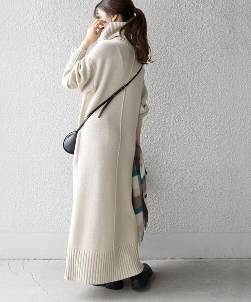 SHIPS（シップス）の「【WEB限定】〈手洗い可能〉サイドスリットタートルワンピース◆（ワンピース・レディース・ライトグレー/ブラウン/ナチュラル/ブルー・SMALL/MEDIUM）」の17枚目の写真