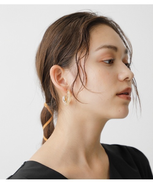 AZUL by moussy（アズールバイマウジー）の「WAVE MARBLE EARRINGS（ピアス（両耳用）・レディース・ホワイト系その他/グレー系その他/ブラウン系その他・FREE）」の10枚目の写真