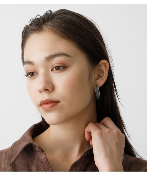 AZUL by moussy（アズールバイマウジー）の「WAVE MARBLE EARRINGS（ピアス（両耳用）・レディース・ホワイト系その他/グレー系その他/ブラウン系その他・FREE）」の17枚目の写真