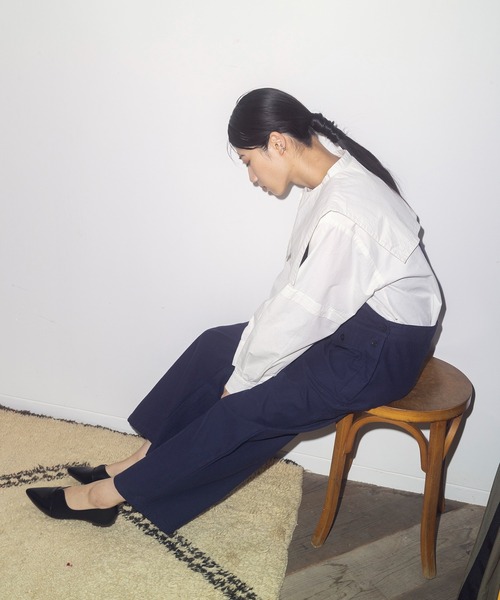 khakito（カーキト）の「綿100% セーラーカラー付き 袖タック スタンドカラーシャツ（シャツ/ブラウス・レディース・ホワイト/ブラック/ベージュ・FREE）」の4枚目の写真