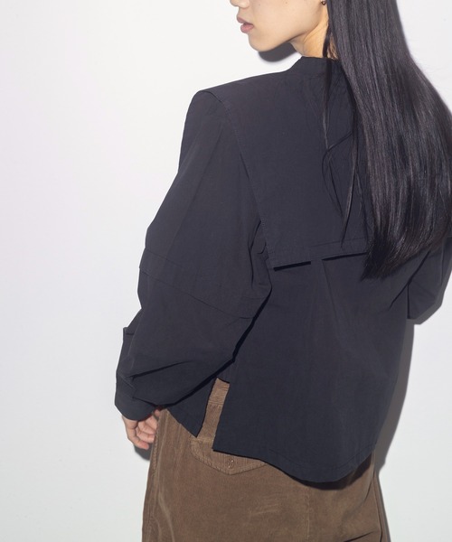 khakito（カーキト）の「綿100% セーラーカラー付き 袖タック スタンドカラーシャツ（シャツ/ブラウス・レディース・ホワイト/ブラック/ベージュ・FREE）」の9枚目の写真