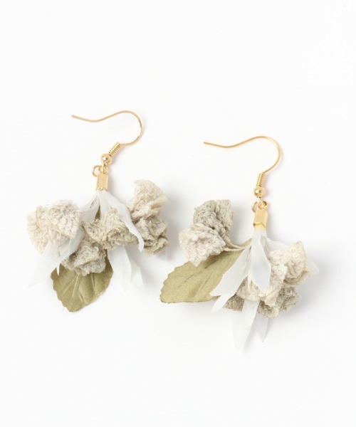 studio CLIP（スタディオクリップ）の「コサージュフックピアス（ピアス（両耳用）・レディース・オレンジ/グレー/ピンク・FREE）」の2枚目の写真