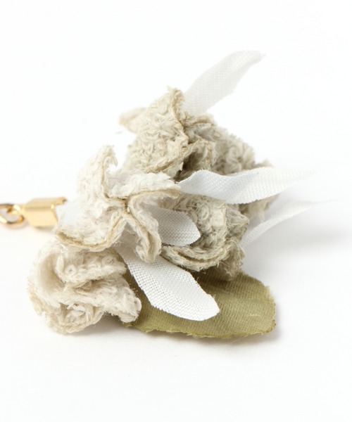 studio CLIP（スタディオクリップ）の「コサージュフックピアス（ピアス（両耳用）・レディース・オレンジ/グレー/ピンク・FREE）」の4枚目の写真