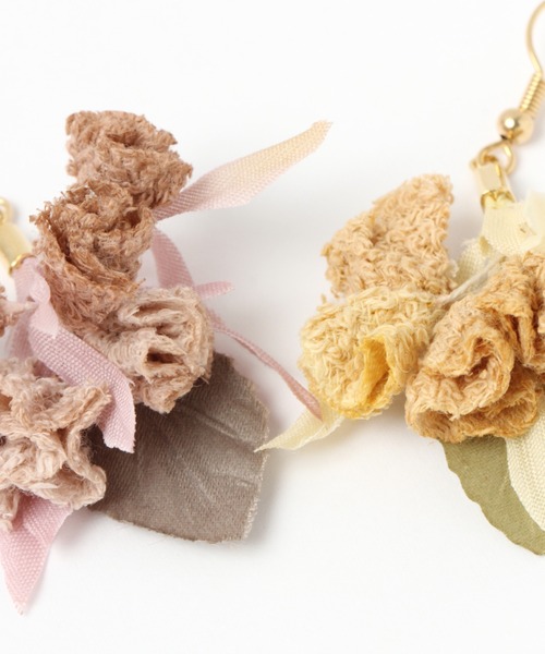 studio CLIP（スタディオクリップ）の「コサージュフックピアス（ピアス（両耳用）・レディース・オレンジ/グレー/ピンク・FREE）」の9枚目の写真