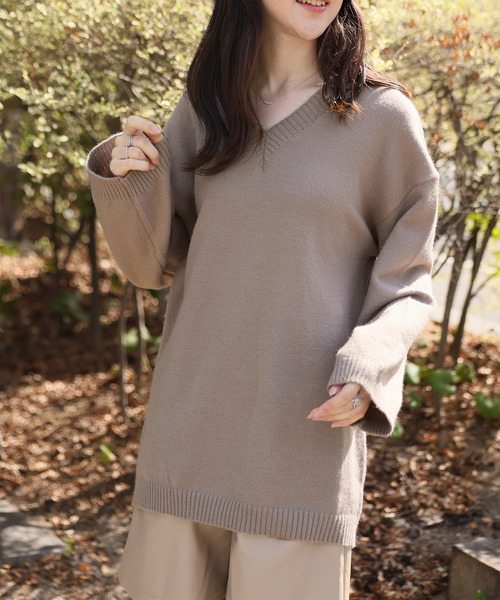 Girly Doll(ガーリードール)の「オーバーサイズVネックニット・セーター(ニット/セーター・レディース・ホワイト/ブラック/ライトグレー/ライトブルー/ライトピンク/モカ・F)」の17枚目の写真
