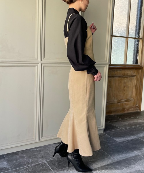 JUNOAH(ジュノア)の「スエードマーメイドキャミワンピース(ワンピース・レディース・ブラック/ネイビー/ピンクベージュ/グリーン系その他/ベージュ系その他/ダークブラウン・MEDIUM/X-LARGE/LARGE)」の16枚目の写真