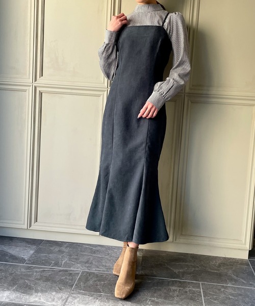 JUNOAH(ジュノア)の「スエードマーメイドキャミワンピース(ワンピース・レディース・ブラック/ネイビー/ピンクベージュ/グリーン系その他/ベージュ系その他/ダークブラウン・MEDIUM/X-LARGE/LARGE)」の19枚目の写真