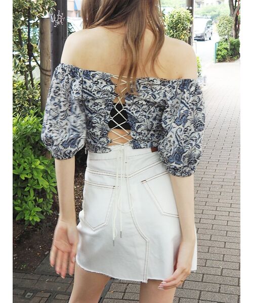 EVRIS(エヴリス)の「Oriental Flowerトップス(シャツ/ブラウス・レディース・オレンジ/アイボリー/グリーン・FREE)」の4枚目の写真