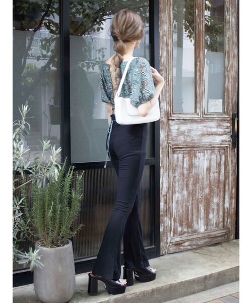 EVRIS(エヴリス)の「Oriental Flowerトップス(シャツ/ブラウス・レディース・オレンジ/アイボリー/グリーン・FREE)」の5枚目の写真