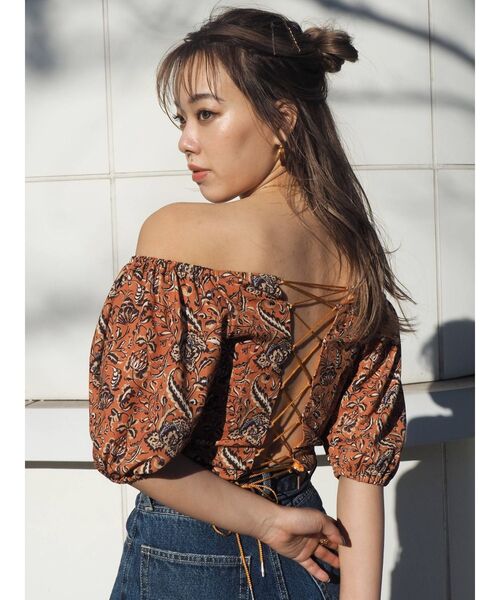 EVRIS(エヴリス)の「Oriental Flowerトップス(シャツ/ブラウス・レディース・オレンジ/アイボリー/グリーン・FREE)」の22枚目の写真