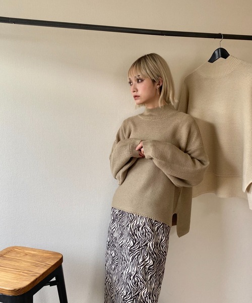 deux amour（ドゥーザムール）の「パール編みハイネックニット（その他トップス・レディース・オフホワイト/ベージュ・MEDIUM）」の5枚目の写真