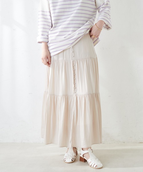 natural couture(ナチュラルクチュール)の「【WEB限定】ちび釦落ち感ティアードスカート(スカート・レディース・アイボリー/グレイッシュベージュ/サックスブルー/その他1/その他2・FREE)」の2枚目の写真